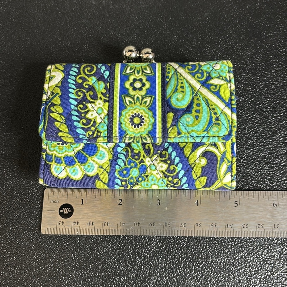 Vera Bradley Small Kisslock Wallet in Rhythm and Blues ID Money Credit Cards - Picture 6 of 7
